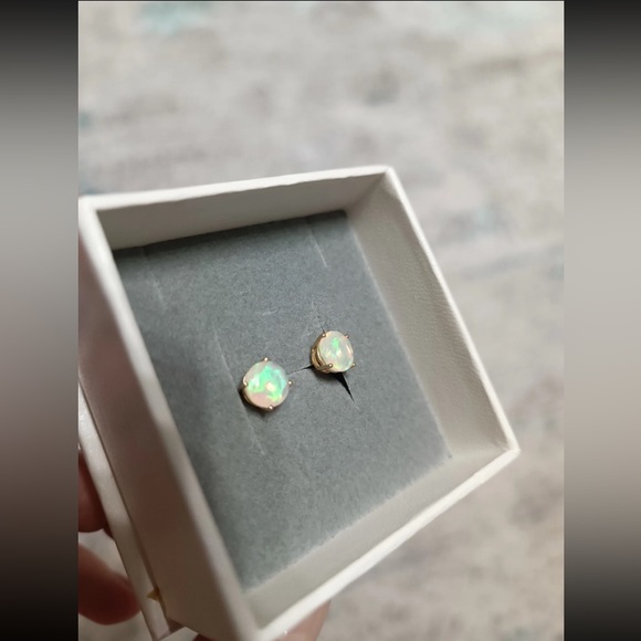 14k gold opal stud earrings - Picture 1 of 1
